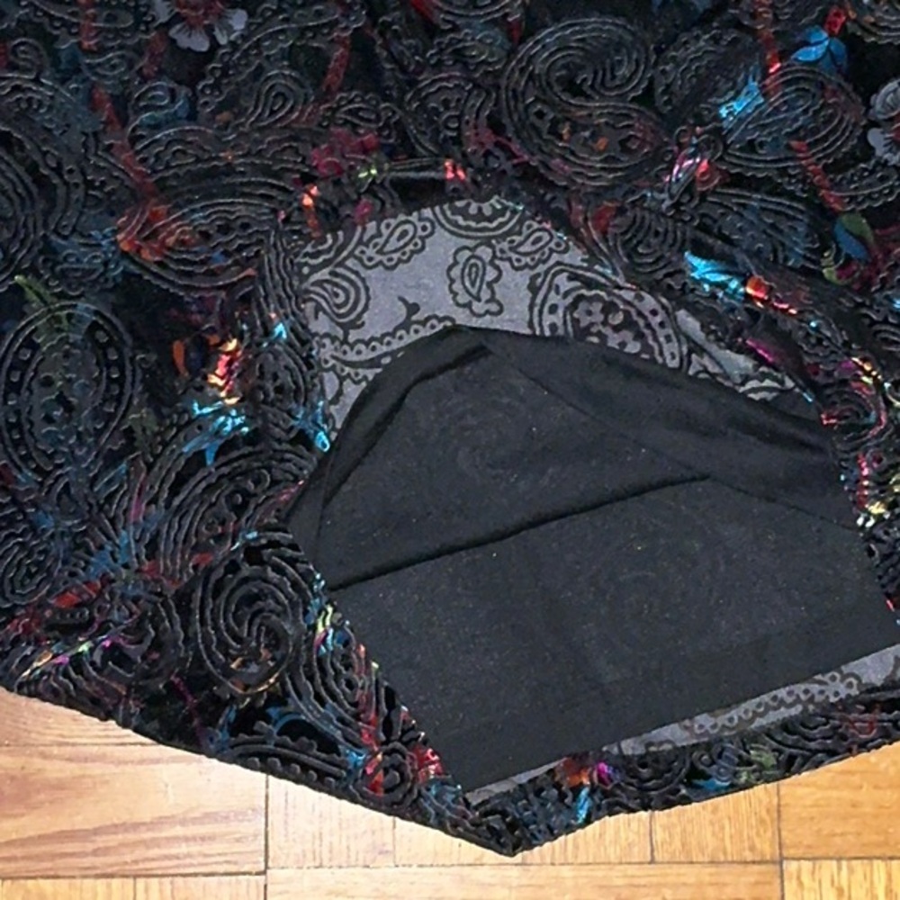 Beautiful Black Dress from eci. Size M. Black Velvet with beautiful colors. - Picture 5 of 10